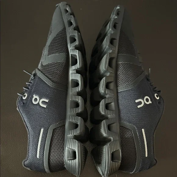 On Running Black Athletic Shoes - Picture 6 of 8